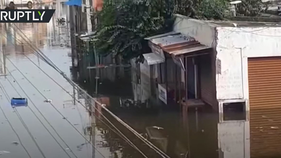 فيديو .. مقتل العشرات بسبب فيضانات اجتاحت الهند 