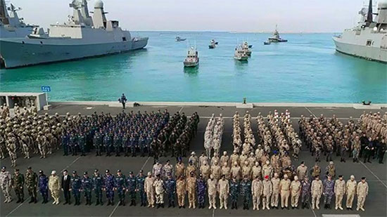 وزير القوى العاملة يهنئ الفريق أحمد خالد بالعيد السنوي للقوات البحرية 