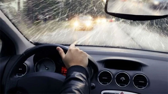 
أهم النصائح لقيادة السيارة أثناء الأمطار والعواصف
