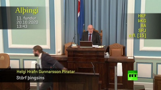  فيديو .. زلزال يقطع جلسة البرلمان في أيسلندا
