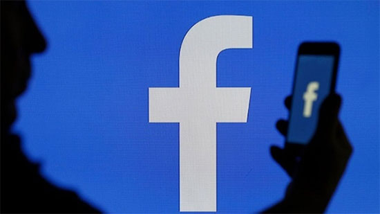 عودة المشرفين على محتوى فيس بوك بالهند للعمل من المكتب رغم مخاوف كورونا
