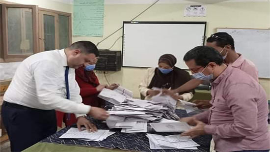 إغلاق اللجان الانتخابية وبدء عمليات فزر الأصوات ببني سويف