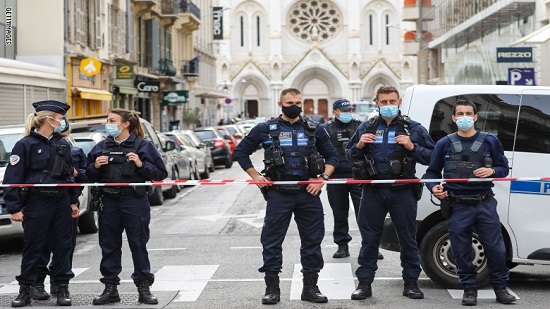 الداخلية الفرنسية تشكل خلية أزمة بعد هجومي ليون ونيس

