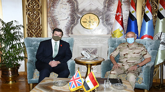 رئيس أركان حرب القوات المسلحة يلتقى وزير الدولة للقوات المسلحة البريطانية 