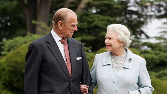 الملكة إليزابيث والأمير فيليب يعودان لوندسور قبل الإغلاق الثانى فى بريطانيا
