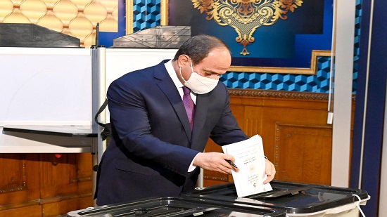 الرئيس السيسي يدلي بصوته في انتخابات مجلس النواب