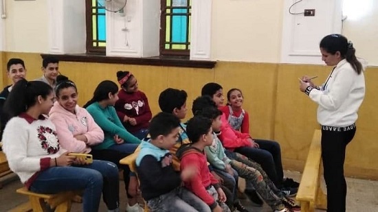  كنيسة القديسة تريزا بالمحلة توزع الهدايا التشجيعية على أطفال مدارس الأحد 
