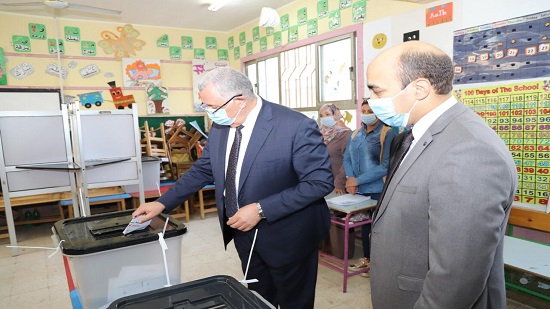  وزير الزراعة: الاستقرار السياسي والأمني الذي تشهده مصر يشجع المواطنين على المشاركة بالانتخابات
