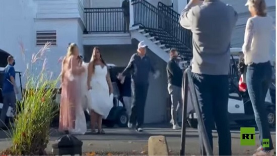ترامب خرج من البيت الأبيض فلحقت به عروس بالأبيض