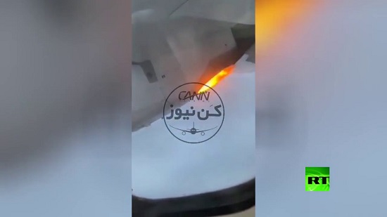  فيديو .. اندلاع نيران في طائرة إيرانية
