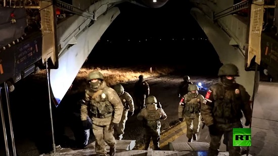  فيديو .. الجيش الروسي يرسل الطائرة الثامنة لقرة باغ وتحمل قوات وعربات مدرعة 
