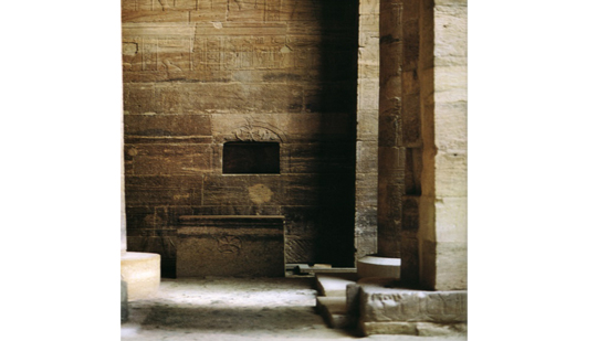 قصص الكنائس و الأديرة الكنائس و الأديرة القبطية فى المعابد المصرية القديمة 