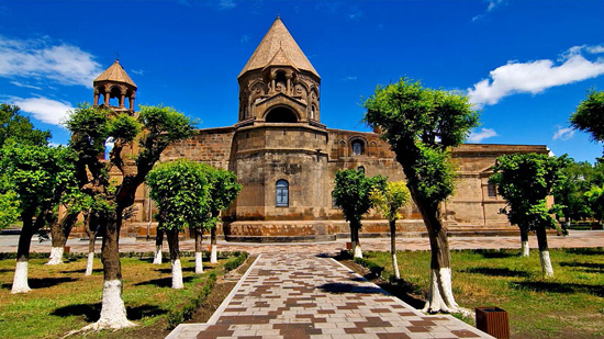  الكنيسة الأرمنية تعلن إدانتها تدنيس كاتدرائية المسيح المخلص القدوس في مدنية شوشا 