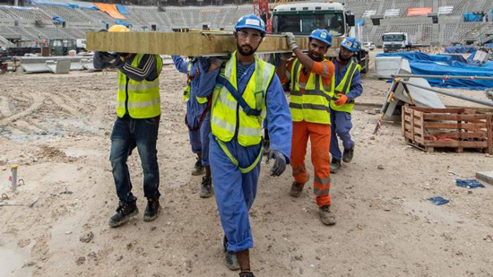 العفو الدولية تطالب النظام القطري بالتوقف عن استغلال العاملات 