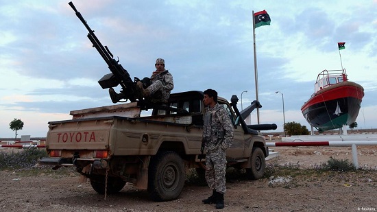 مسلحون يحاولون اقتحام المؤسسة الوطنية للنفط في ليبيا