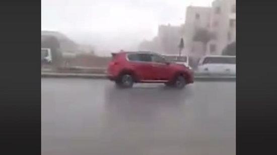 شاهد.. سقوط ثلوج وأمطار بمحيط التجمع الخامس والرحاب (فيديو)

