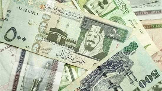 الريال السعودي بـ4.07 جنيه.. أسعار العملات العربية في مستهل تعاملات اليوم