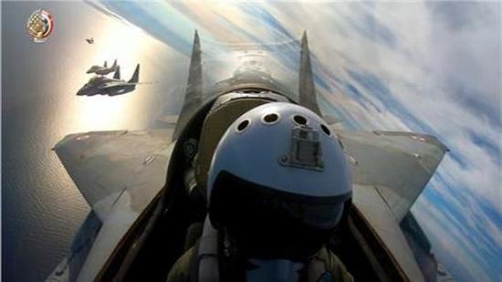 نسور السماء.. شاهد أحدث المقاتلات الحربية تزين القوات الجوية المصرية