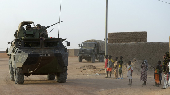  القاعدة تهاجم 3 قواعد عسكرية فرنسية فى مالي