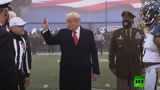 ترامب يحضر مباراة كرة قدم بين الجيش والقوات البحرية