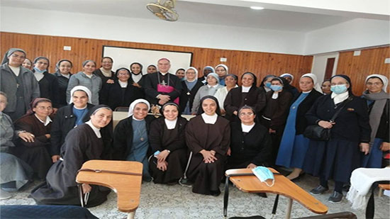 السفير البابوي بمصر يشهد احتفال المكرسين ويلتقي بالرهبانيات النسائية بأسيوط