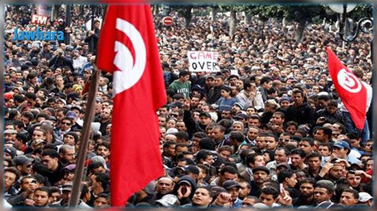 ليبراسيون: الثورة التونسية لم تكتمل بعد.. وحلم الشباب هناك العيش في أوروبا