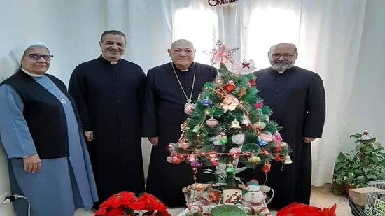  الأب بيشوي رسمي يهنئ البطريرك الشرفي للأقباط الكاثوليك بعيد الميلاد 

