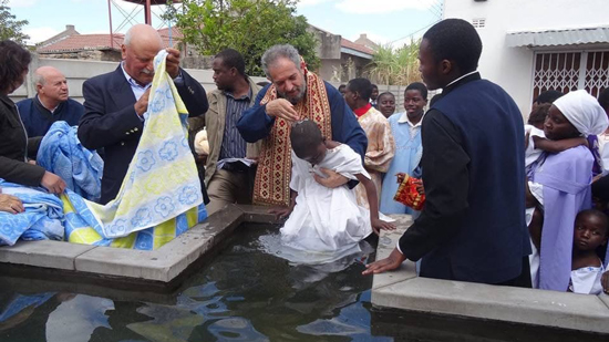 صور .. الأنبا نيقولا أنطونيو : طقوس معموديات جديدة بمطرانية زيمبابوى وأنجولا 