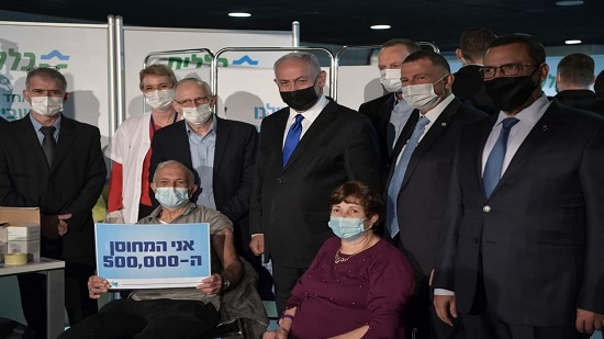  نتنياهو يجتمع مع متلقي لقاح كورونا رقم 500,000 : إسرائيل تستبق العالم 
