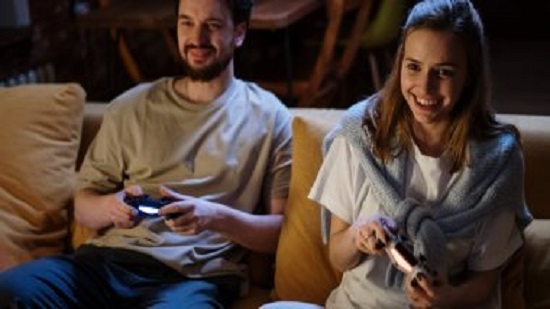 خليك فى البيت.. 5 ألعاب ممكن تسليك ليلة رأس السنة مع الأصدقاء أو الأسرة
