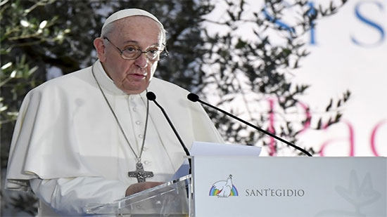البابا فرنسيس يعزي أهالي ضحايا كورونا ويحيي الأطباء والممرضين والمخاطرين بحياتهم 