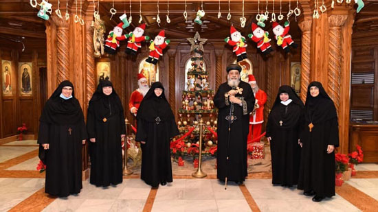 البابا تواضروس يستقبل رئيسات الأديرة الخمس بالقاهرة