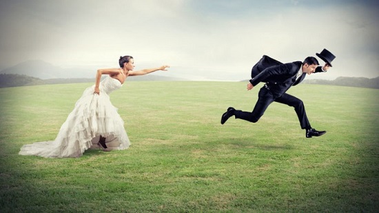 قبل الزفاف بساعتين.. عريس يهرب من حفل زفافه بعد سؤال غريب من والدة العروس
