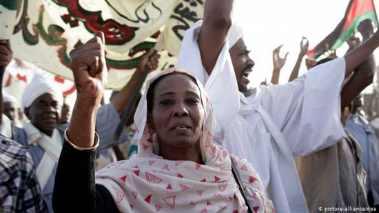 احتجاحا على ارتفاع الأسعار.. اندلاع مظاهرات في السودان