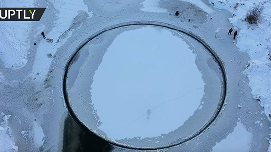 فيديو .. ظهور دائرة جليدية نادرة تدور حول نفسها في بيلاروس
