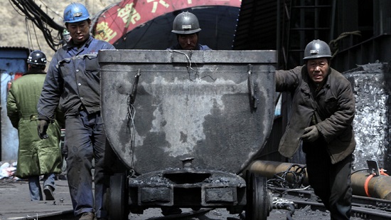  إنقاذ 11 عامل عالق بمنجم ذهب في الصين