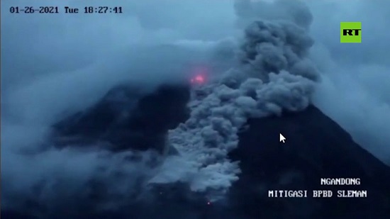 ثوران جديد لبركان جبل ميرابي بإندونيسيا