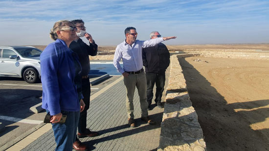 السفيرة الإسرائيلية بالقاهرة تزور الحدود السلمية بين البلدين
