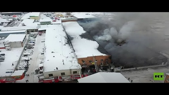  فيديو .. مصرع 4 أشخاص بحريق ضخم بمستودع في روسيا 
