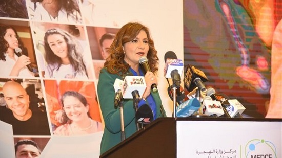 وزيرة الهجرة تناشد المصريين المتوجهين للكويت بتأجيل السفر