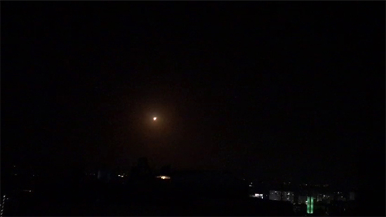 فيديو.. الدفاعات الجوية السورية تتصدى لعدوان إسرائيلي استهدف المنطقة الجنوبية