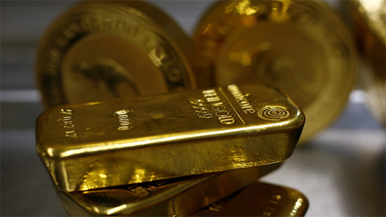 الذهب يرتفع بفعل هبوط الدولار
