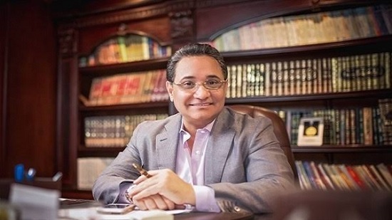  الدكتور عبد الرحيم علي رئيس مركز دراسات الشرق الأوسط