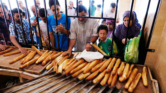 بعد ارتفاع أسعار الخبز .. غضب الشعب الليبي يصل لدرجة من الاحتقان