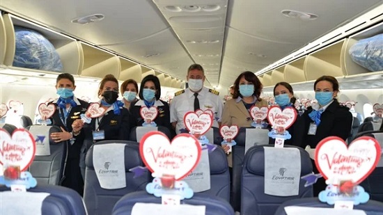 مصر للطيران تحتفل مع المسافرين بـ عيد الحب.. وتعلن طرح تخفيضات 50% على رحلاتها