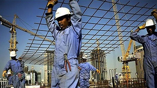 الجارديان تتحدث عن وفاة الآف العمال في قطر
