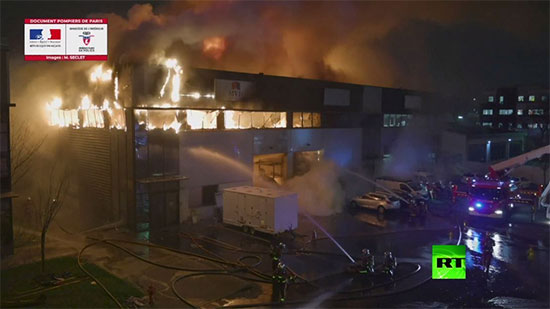بالفيديو.. حريق هائل في مستودع صناعي شمال شرق باريس