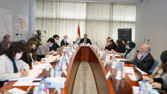 وزير السياحة وسفير اليابان بالقاهرة خلال الاجتماع