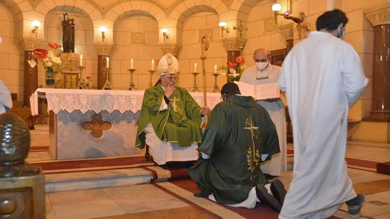 مطران الكنيسة اللاتينية يترأس مراسم التجليس الكنسي للأب بولان كواسي 