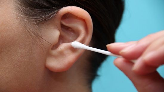 كم مرة يجب عليك تنظيف أذنيك؟!